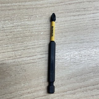 Mũi vít DeWalt PH2 chất liệu thép đen cao cấp