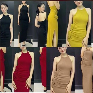 ￼Đầm yếm đính 2 bông hoa to bên eo dáng dài xẻ tà bên cực sexy , chất thun xốp mềm mịn có mút