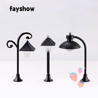 Mô hình cột đèn thu nhỏ xinh xắn bằng nhựa dùng để trang trí cây kiểng