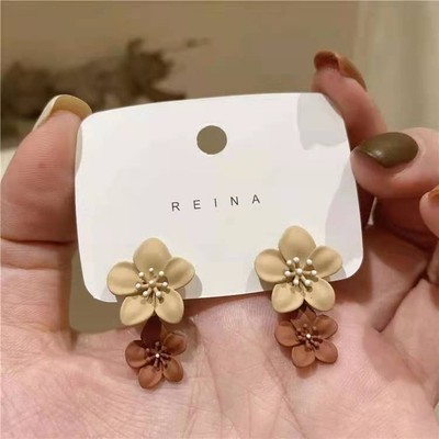 Thiết Kế Độc Đáo Với Màu Sắc Tương Phản Đôi Bông Tai Hoa Xịt Sơn Bông Tai Đơn Giản Đa Năng PD2078