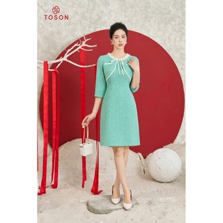 Đầm text xanh dáng suông, cổ tà bong buộc nơ 46957X83 TOSON