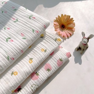 Hồng tulip in hai lớp cotton gạc crepe vải mềm mại cho bé nhà đồ ngủ cotton handmade vải 0.5 mét
