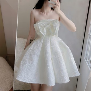 Váy trễ vai cúp ngực đính nơ có mút ngực chất gấm xốp hoa nổi trắng, đầm dự tiệc xoè bồng công chúa dự tiệc hottrend see
