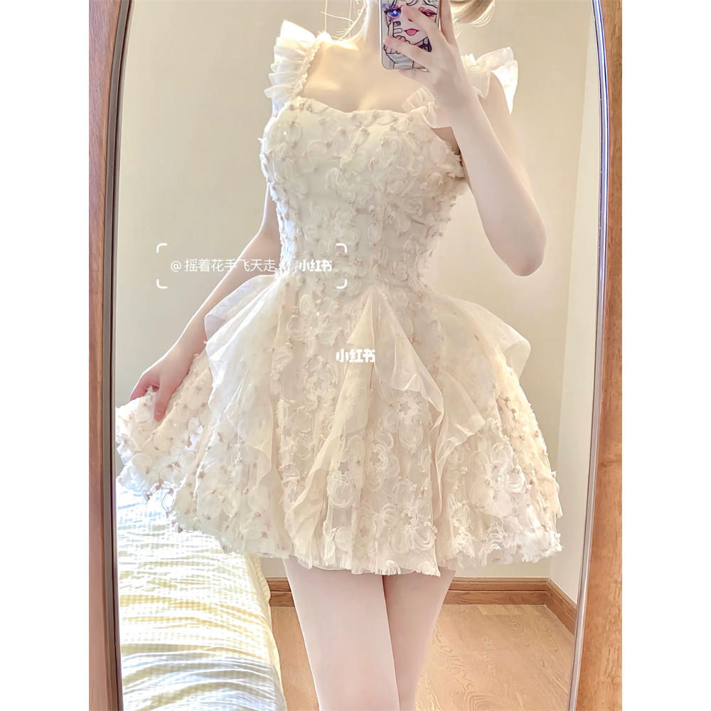 Phong cách mới Pure Desire Phong cách Gothic ngọt ngào Tính khí gợi cảm Khát vọng tinh khiết Phong cách cay ngọt ngào Đầm đeo tay bay nhỏ Phong cách mới Thời trang nữ thêu hoa ba chiều Váy ngắn lông tơ siêu cổ tích siê