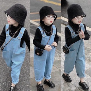 Set yếm bò xanh + áo đen dài tay cho bé gái