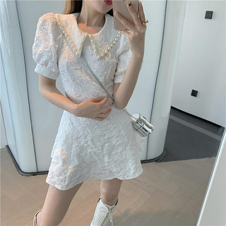 Váy ngắn tay cổ búp bê ngọc trai Pháp mùa hè Phong cách mới Slim-fit Slimmer Look Váy ngắn chữ A