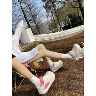 Giày Lỗ Đế Dày 2024 Xuân Hè Giày Sandal Phong Cách Mới Thoải Mái Influencer Chống Trơn Trượt Cặp Đôi Cát EVA