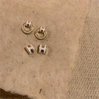 Tinh Tế Phù Hợp Với Ánh Sáng Sang Trọng Bông Tai Chữ Cao Cấp Kết Cấu Nữ Thu Đông Phong Cách Mới Bán Chạy Bông Tai Không Xuyên Bông Tai Haobing boutiqu