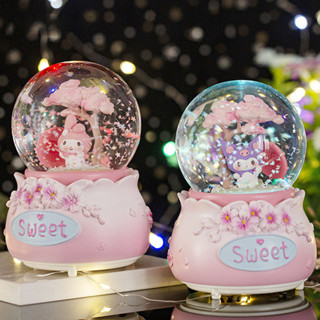 Quả cầu pha lê dễ thương với cây hoa anh đào, hộp nhạc huyền ảo, đèn lồng và tuyết, món quà ngày lễ cho các bé gái.