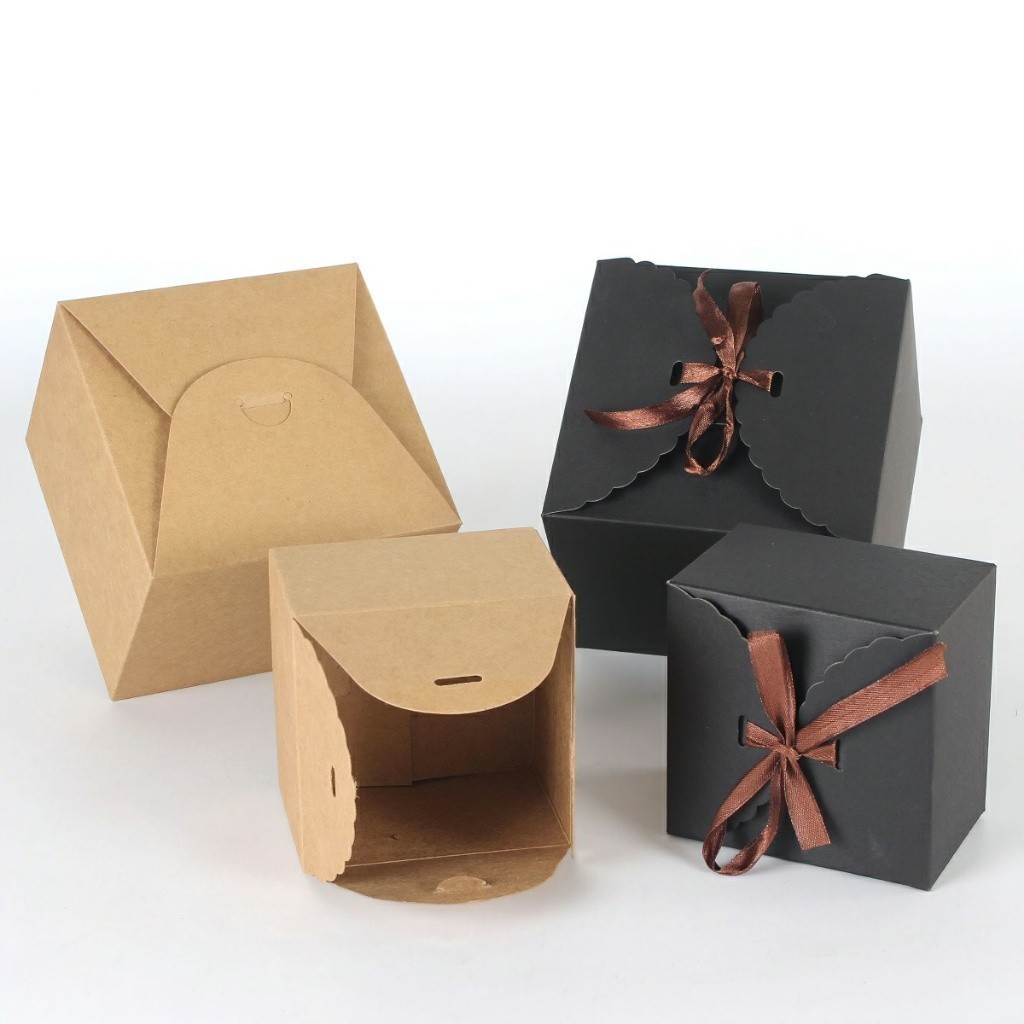 Hộp quà kraft vuông mini nắp cài thắt nơ Vintage kèm rơm lót, hộp giấy kraft SANEZ