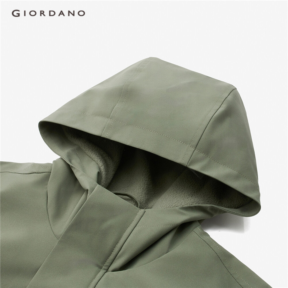 Áo khoác GIORDANO 01073671 có mũ trùm đầu lót lông cừu màu tương phản thời trang dành cho nam