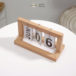 Lịch bàn gỗ vintage mini Grand Haven Thiết kế đơn giản, nhỏ gọn, phù hợp trang trí và sử dụng cho bàn làm việc