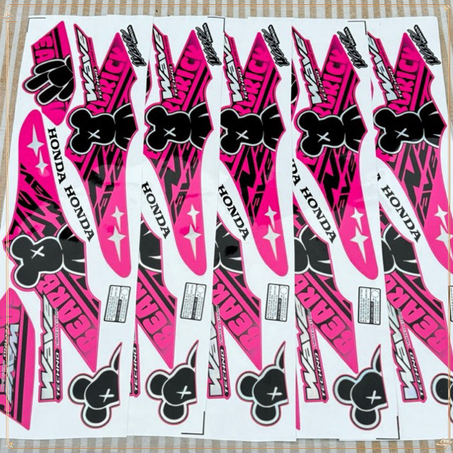 Tem Xe Wave Tem Rời Gấu Dâu Bearbick Màu Hồng Ghép Crom Dán Wave 50/100/110 Chuẩn Phom Cực Chất