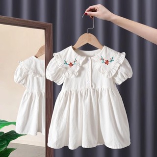 Váy trắng cổ thêu hoa đỏ