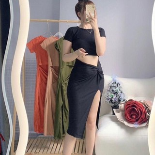 Đầm body cổ tròn khoét eo xẻ tà form dài qua gối siêu tôn dáng nha các nàng TN