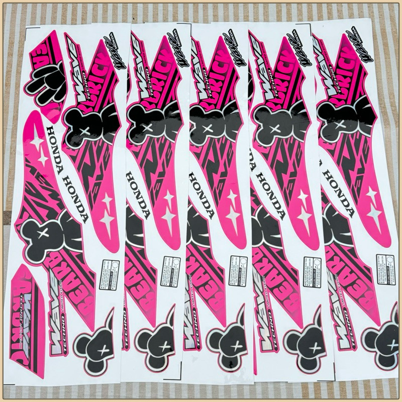 Tem Xe Wave Tem Rời Gấu Dâu Bearbick Màu Hồng Ghép Crom Dán Wave 50/100/110 Chuẩn Phom