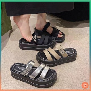 Giày Sandal Đế Bằng Bên Ngoài Nữ 2024 Dép Chống Trơn Trượt Phong Cách Mới