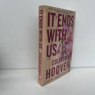 Cuốn sách giấy phiên bản tiếng anh us: a novel it ends with us