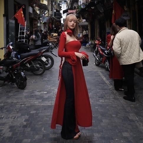 M823 - Set áo dài ống xẻ tà kèm choker hoa cổ + quần loe + áo khoác tay dài loe