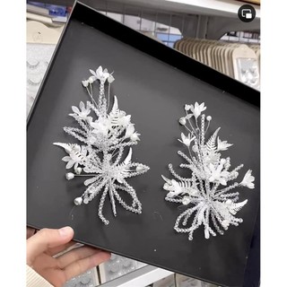 Bộ hai cài hoa pha lê xinh giá 160k