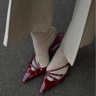 Miu Đậm Đỏ Con Gái Giày Cao Gót Nữ 2024 Phong Cách Mới Đen Stiletto Giày Gót Thấp Giày Sandal Pháp