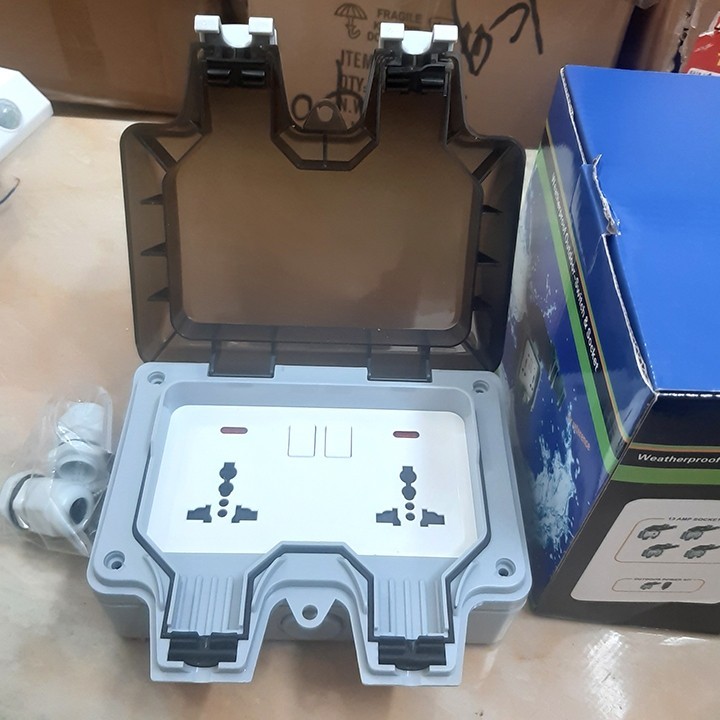 [NEW] Ổ cắm điện đôi ngoài trời chống nước IP66 kèm công tắc loại 3 lỗ Chống nước IP66 - HKS