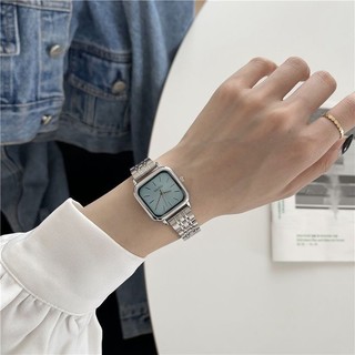 Đồng hồ mặt số nhỏ hình vuông đơn giản phong cách mát mẻ dành cho nữ sinh viên phiên bản Hàn Quốc cao cấp dành cho nữ Đồng hồ đeo tay dây thép khí chất