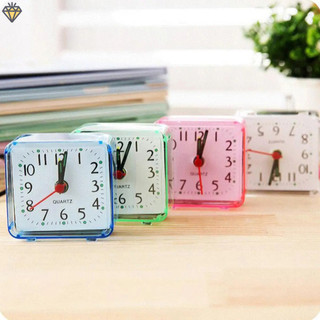 Đồng hồ báo thức kỹ thuật số Đầu giường nhỏ im lặng không tích tắc Đồng hồ báo thức hoạt động bằng pin thạch anh Trang trí bàn ăn gia đình YKD
