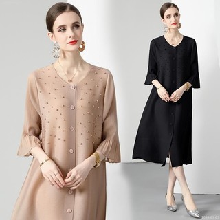Váy dài xếp ly ngang một ngực xếp ly có sẵn 4 màu, cổ tròn đính màu trơn, tay áo loe đơn giản-2024-03-02
