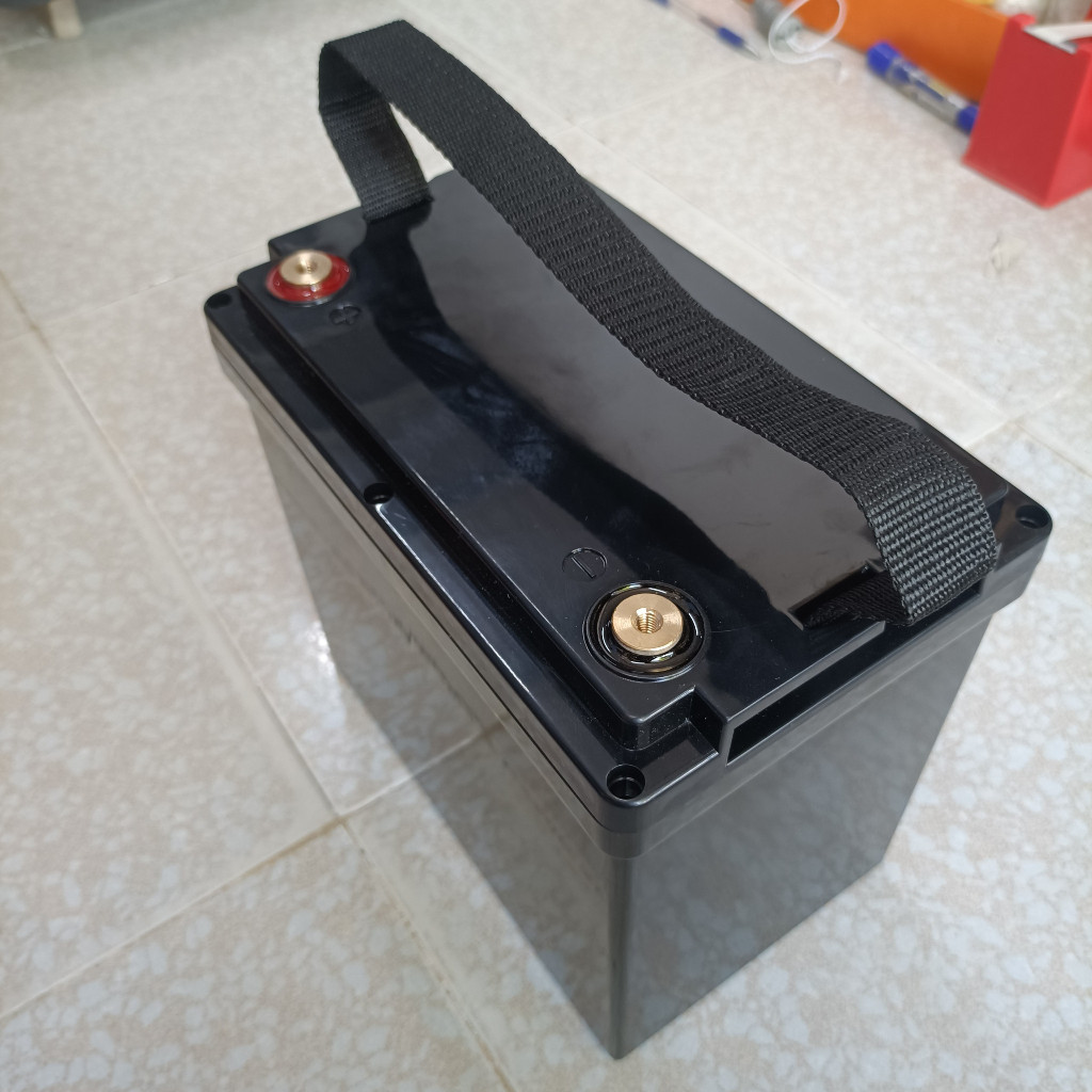 VỎ NHỰA kích thước acquy ô tô 55Ah, lắp được 8 cell 46160 hoặc tối đa 18 cell 33140(lắp vừa cọc m6)
