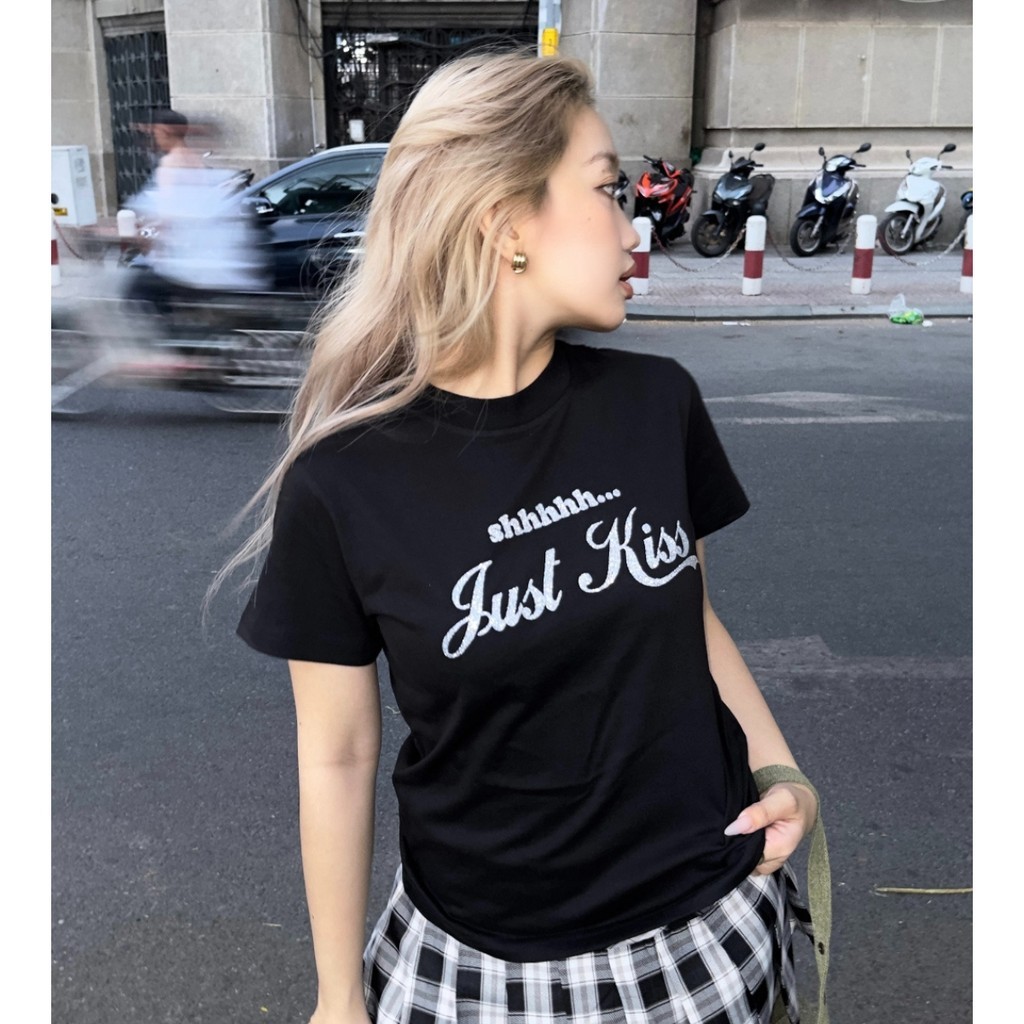 Áo Baby Tee PINKSTORE29 In Chữ JUST KISS Lấp Lánh A51043