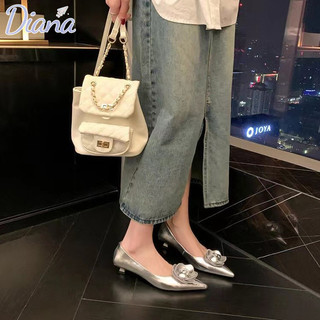 Giày cao gót đính hoa thời trang nữ tính