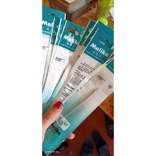 Que nặn mụn Malika