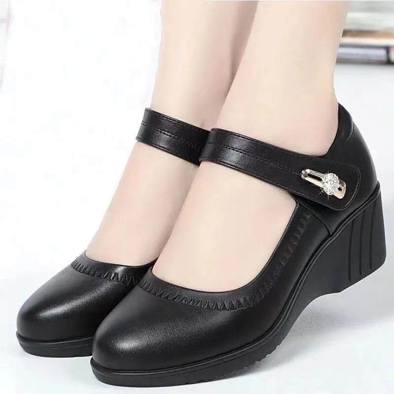 Giày mẹ đế mềm bằng da thật chất lượng cao Xuân Thu Phong cách mới Đế mềm chống trượt Nêm trung niên El