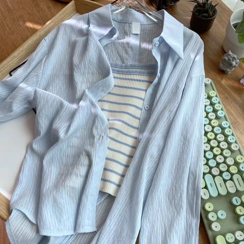 【Bess's house】áo khoác nắng dài+áo croptop，áo khoác nữ chống nắng+áo ba lỗ nữ，Bộ hai món dành cho nữ, phong cách Nhật Bản, thiết kế nhẹ nhàng và thích hợp, mềm mại và rộng rãi, phong cách xuân thu, áo sơ mi chống nắng mỏng, áo khoác hàng đầu