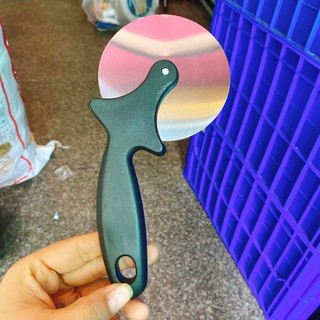 DAO CẮT BÁNH PIZZA CÁN NHỰA ĐEN , LƯỠI INOX ( 20cm )
