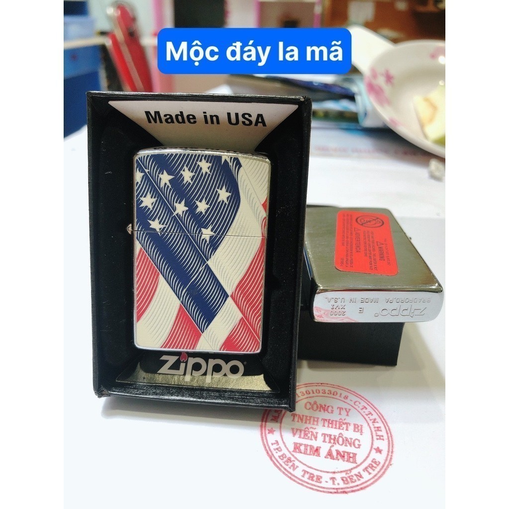 Vỏ Zippo mộc đáy La mã mẫu Bạc Xước in sơn hoạ tiết Lá Cờ Mỹ, vỏ đồng dán tem đỏ