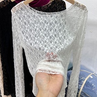 Áo thun nữ cổ tròn ren hoa màu trơn