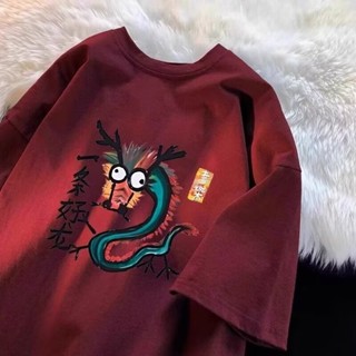 [Plus Size M-5XL] Áo nam Áo thun tay ngắn cỡ lớn Áo thun cỡ lớn Quần áo nam Phong cách Trung Quốc Hồng Kông Áo thun in hình rồng hoạt hình Áo thun nửa tay quá khổ Áo thun trẻ trung