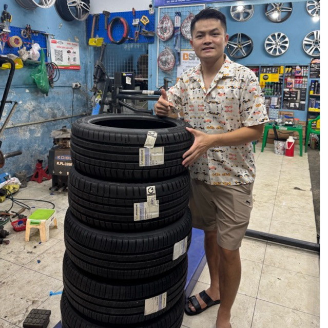 Lốp Michelin 215/45R17 Pilot Sport 5 date 2025 mới 100%