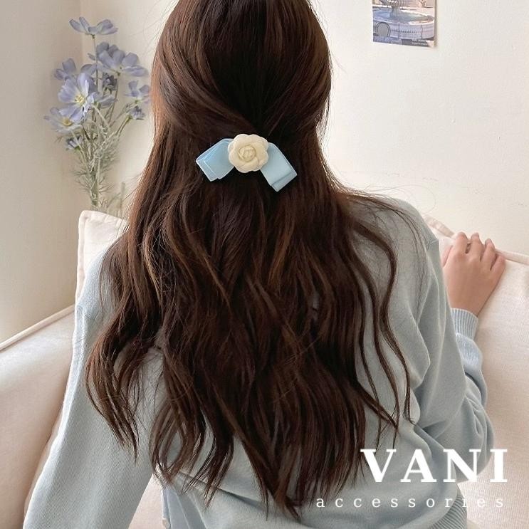 Kẹp Tóc Nơ Hoa Trà Nhỏ Dáng Thả - Vani Store - PKT392