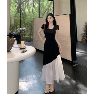 Váy đen trắng phong cách thanh lịch