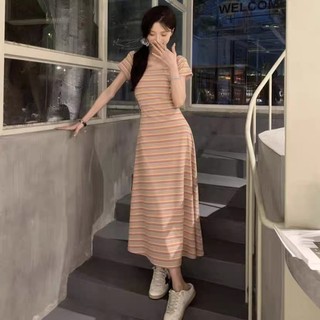 Oyanxi OYANXI Phiên Bản Tay Ngắn Váy Cầu Vồng Mỏng Hơn Nhìn Mỏng Hơn Tính Khí Sọc Váy Nhiều Màu Sắc Phong Cách Dài Kim Độ
