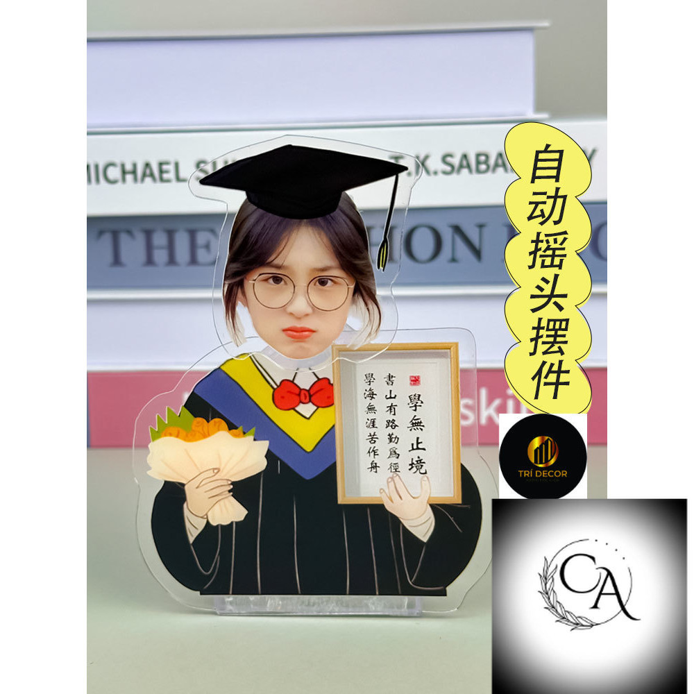 Mô hình standee lắc đầu ghép mặt học sinh tốt nghiệp chụp kỷ yếu in theo yêu cầu, mô hình chạy pin t