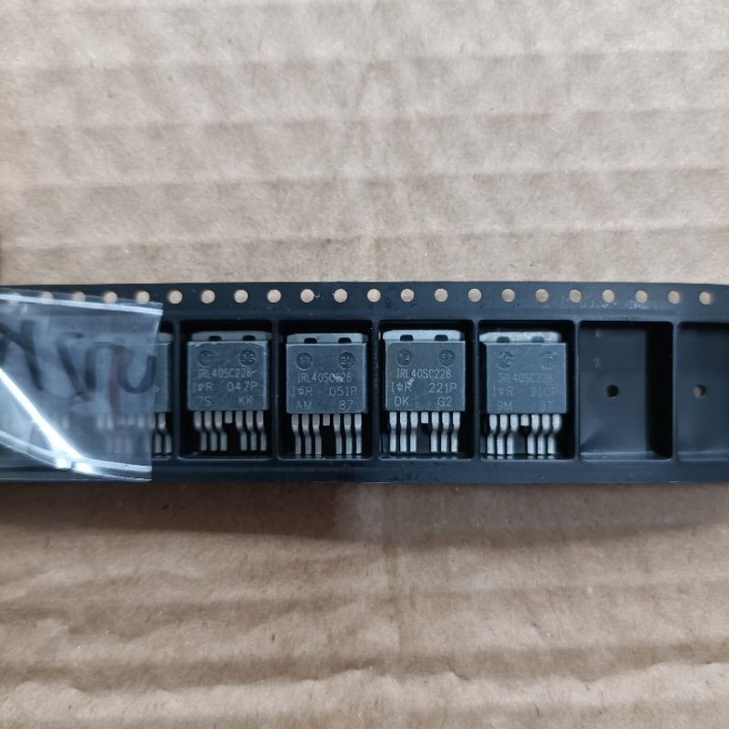 Mosfet IRL 40SC228 (557 A) dùng cho máy hàn cell(hàng mới)