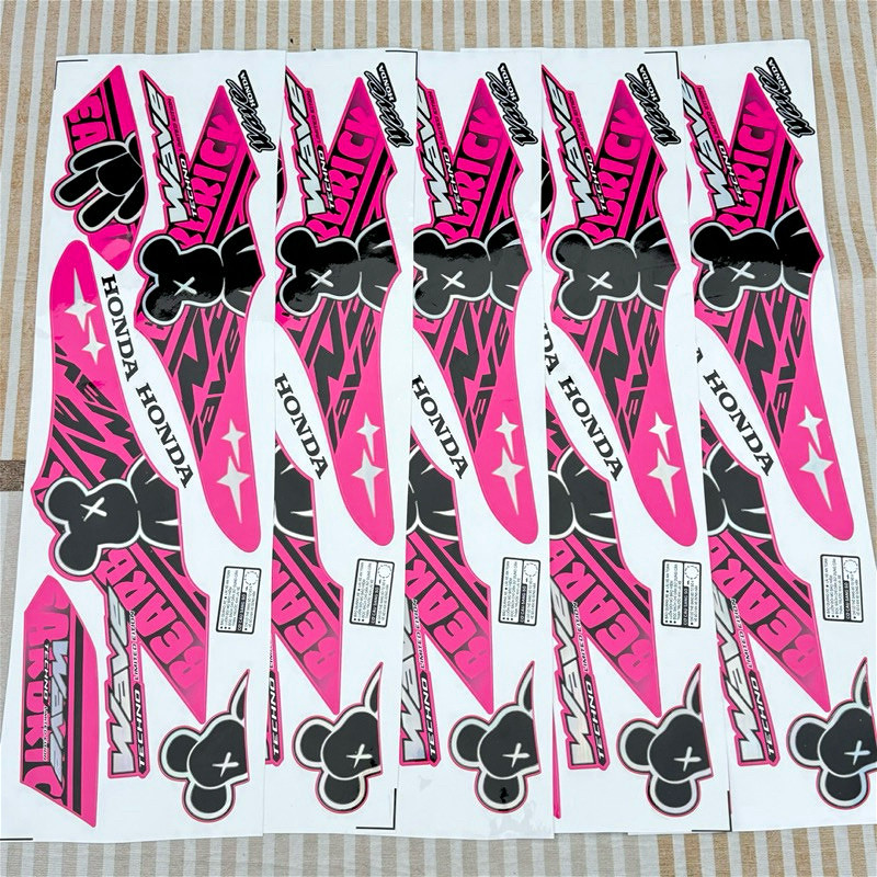 Tem Xe Wave Tem Rời Gấu Dâu Bearbick Màu Hồng Ghép Crom Dán Wave 50/100/110 Chuẩn Phom - Tem Gấu Dâu
