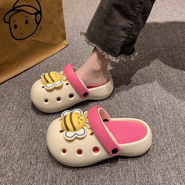 Cute milk whir bee hole shoes for women in summer, soft platform comfortable slippers, wet water anti-skid sandals