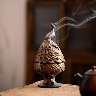 Lư hương xông trầm, Đốt trầm bằng gốm hình Chim Công