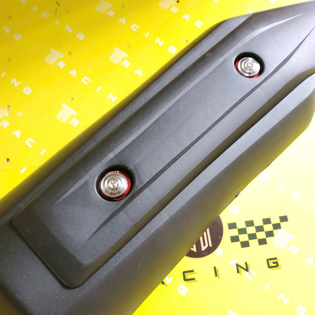 Ốp pô Lead 125 - che pô xe Lead 125 đời (2013-2016) kèm ốc inox và lông đền đỏ loại tốt (MS02)