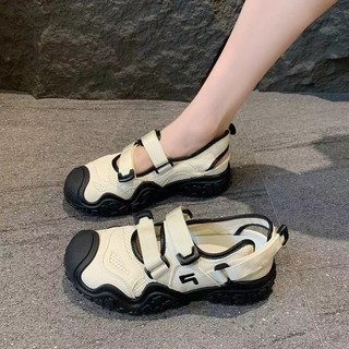Giày thể thao rỗng phù hợp thời trang mới
